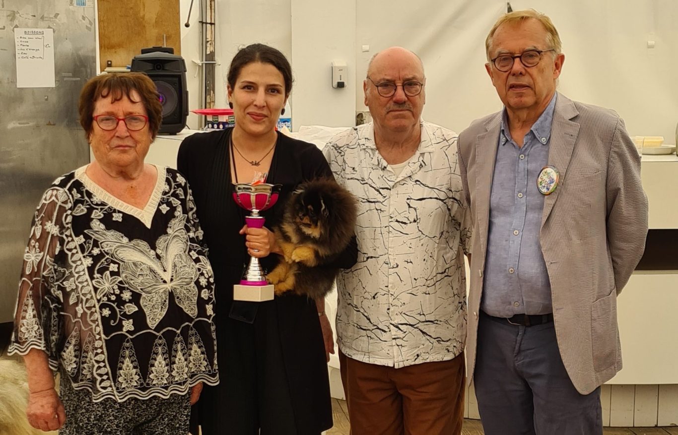 Exposition canine de Conty Juge : Mr Roger Madec -
Mr Klein président du CFSAI et Mme Jeannot trésorière du CFSAI.